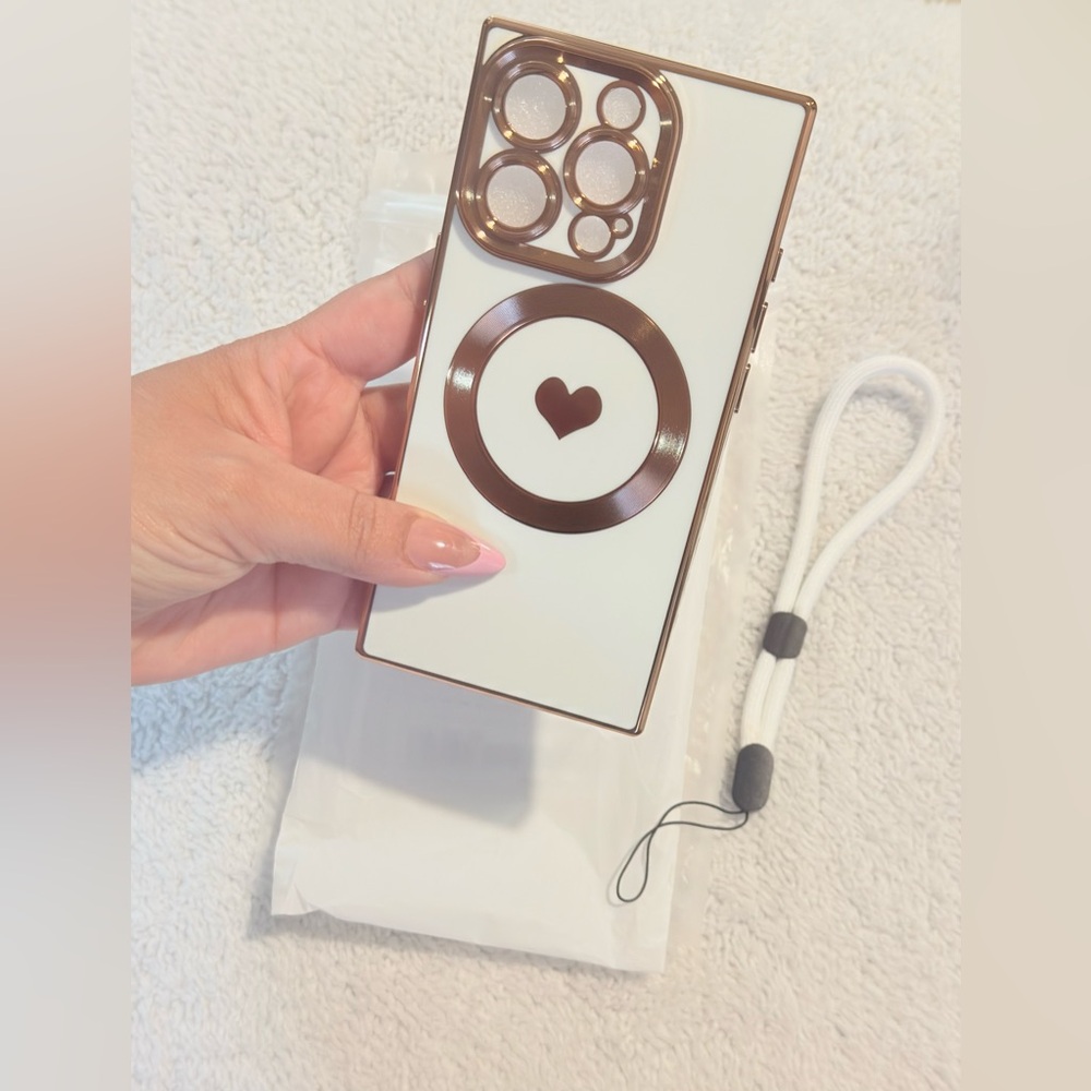 Luxury Case for iPhone 15 Pro White/Gold Square Design with MagSafe strap